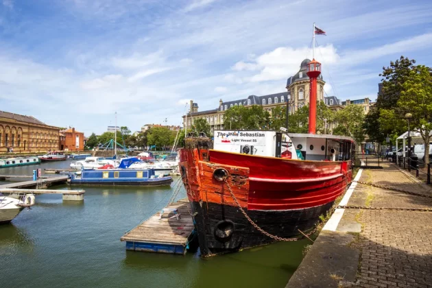 Обзор LK Samyang AF 12 мм f/2 RF-S: теперь доступен с байонетом Canon RF-S фото