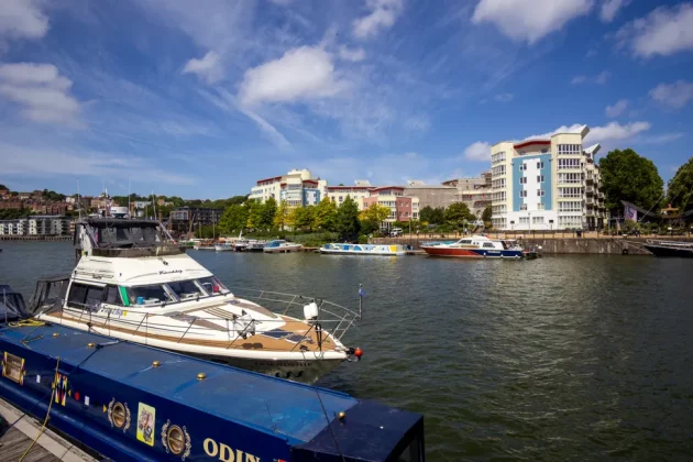 Обзор LK Samyang AF 12 мм f/2 RF-S: теперь доступен с байонетом Canon RF-S фото