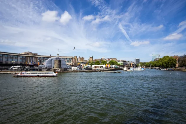 Обзор LK Samyang AF 12 мм f/2 RF-S: теперь доступен с байонетом Canon RF-S фото