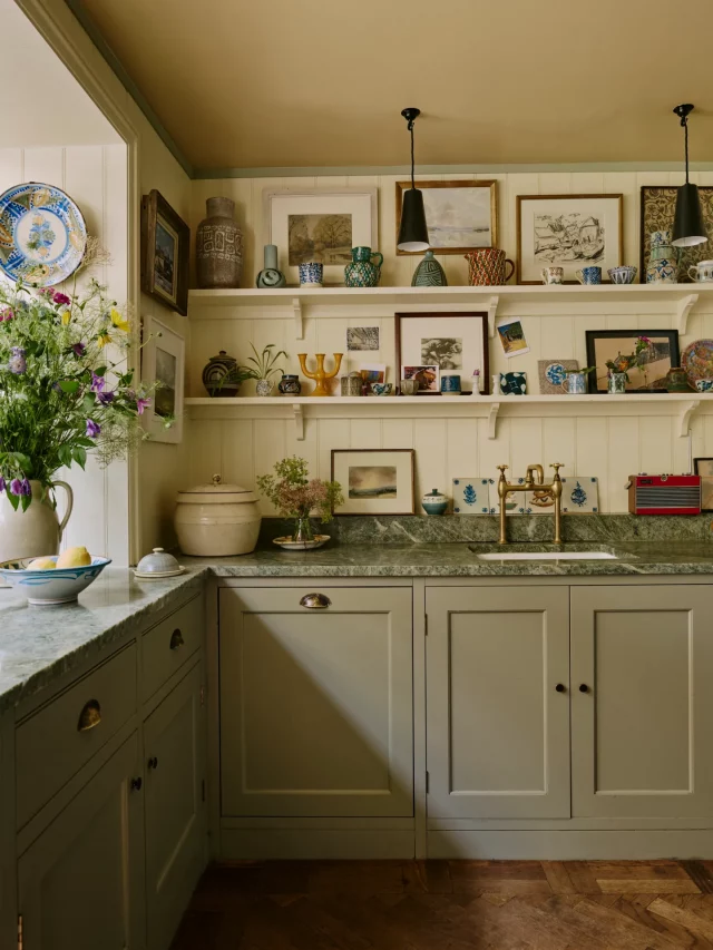 Искусство на кухне и в ванной: как превратить обычные комнаты в галереи