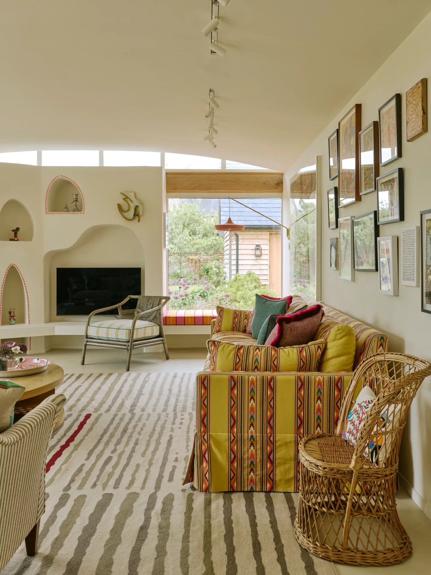 31 способ влюбиться в полоску: от ярких акцентов до тотального преображения вашего интерьера