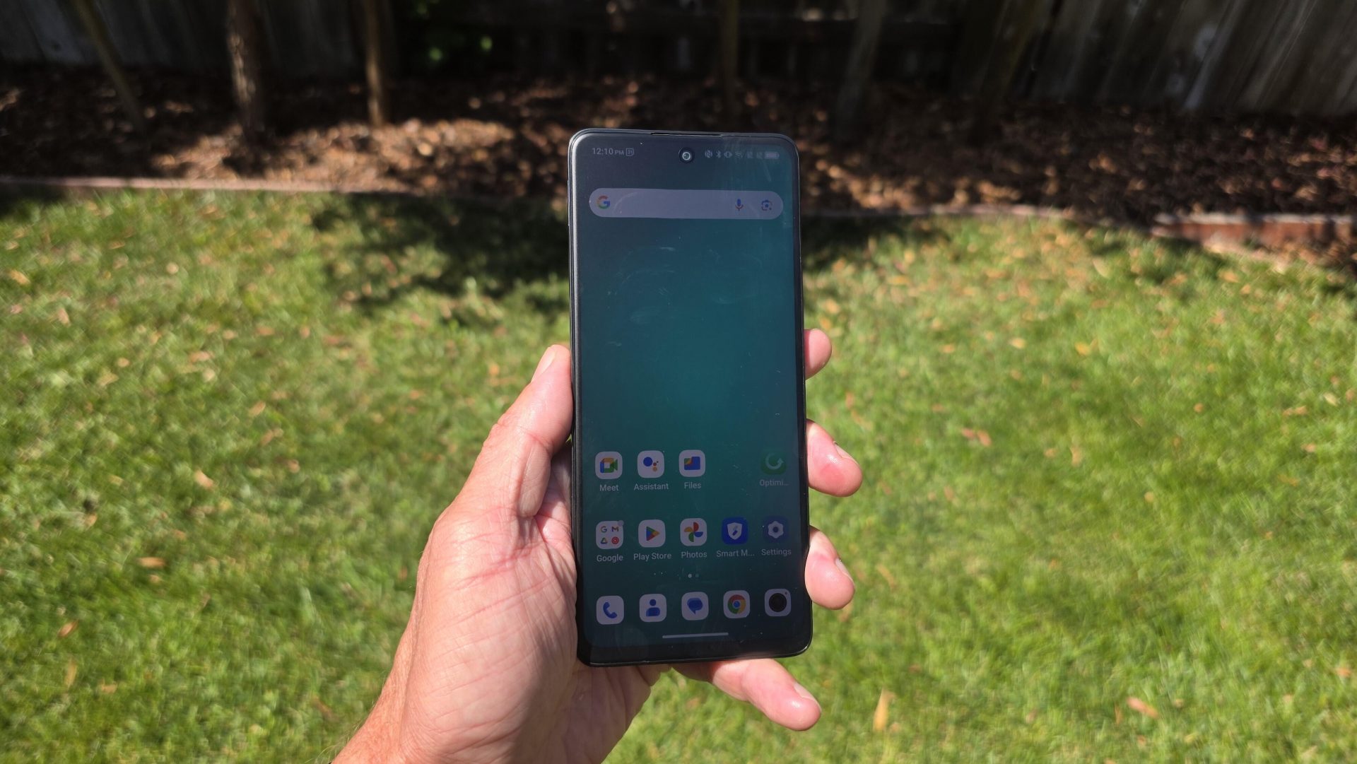 Дешёвый телефон с экраном как бумага? Да, это лучше минимализма!