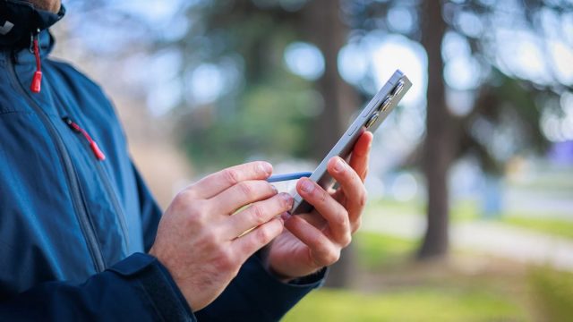 The-most-boring-Ultra-phone-of-2025-crushed-all-its-rivals-in-sales Феномен 2025: почему самый обычный телефон продается лучше всех?