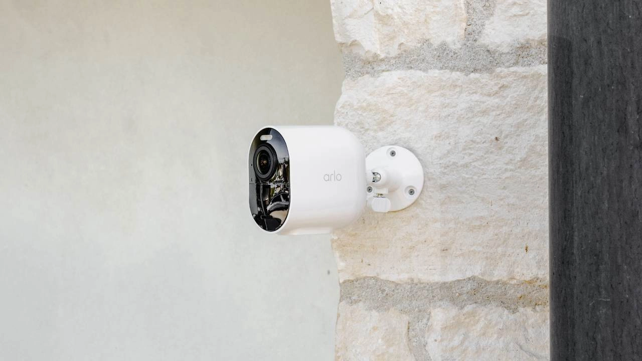 Arlo обновляет свою линейку камер безопасности, впервые представив модели с функцией панорамирования и наклона