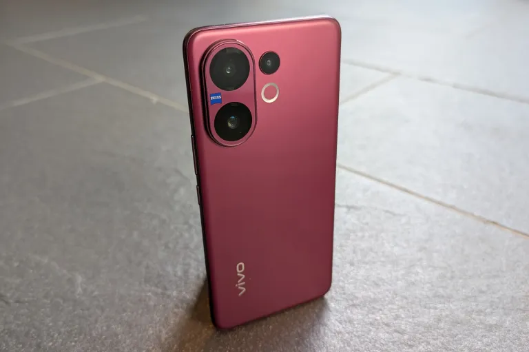 447642Обзор Vivo V60: создан для маньяков селфи