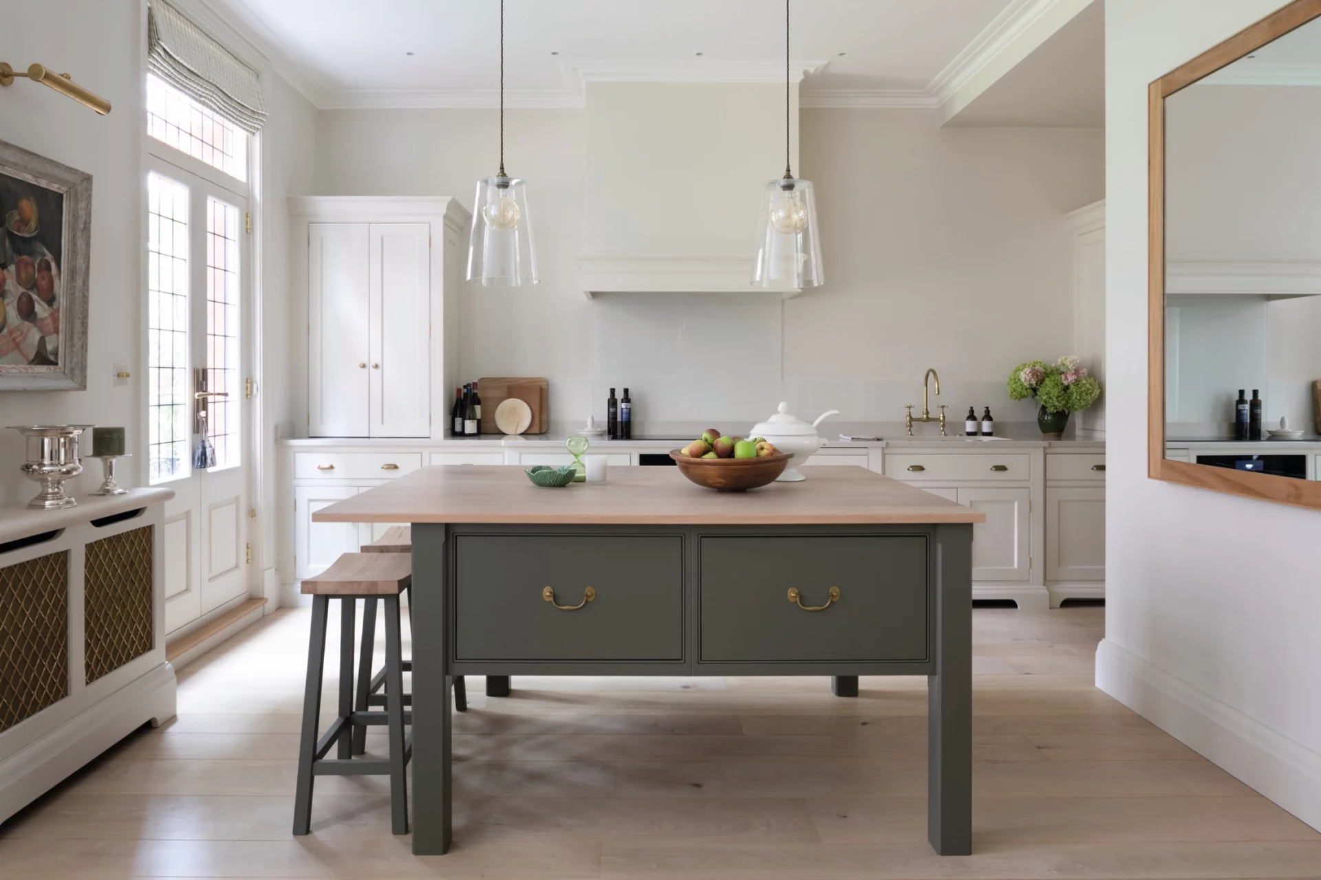 Остров или стол на кухне? Маленькая деталь — огромная разница!