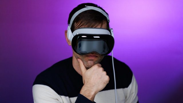 Игра на замедление: почему Apple сдерживает свои футуристичные девайсы?