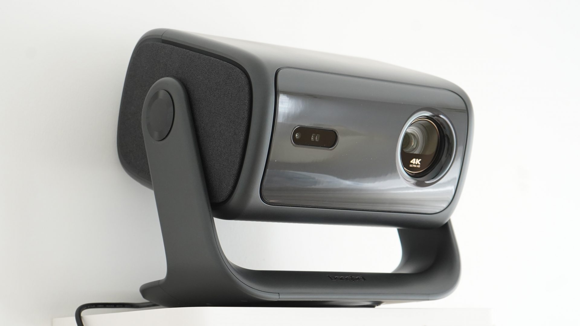 479906Обзор Dangbei MP1 MAX — яркий 4K-проектор для потолка