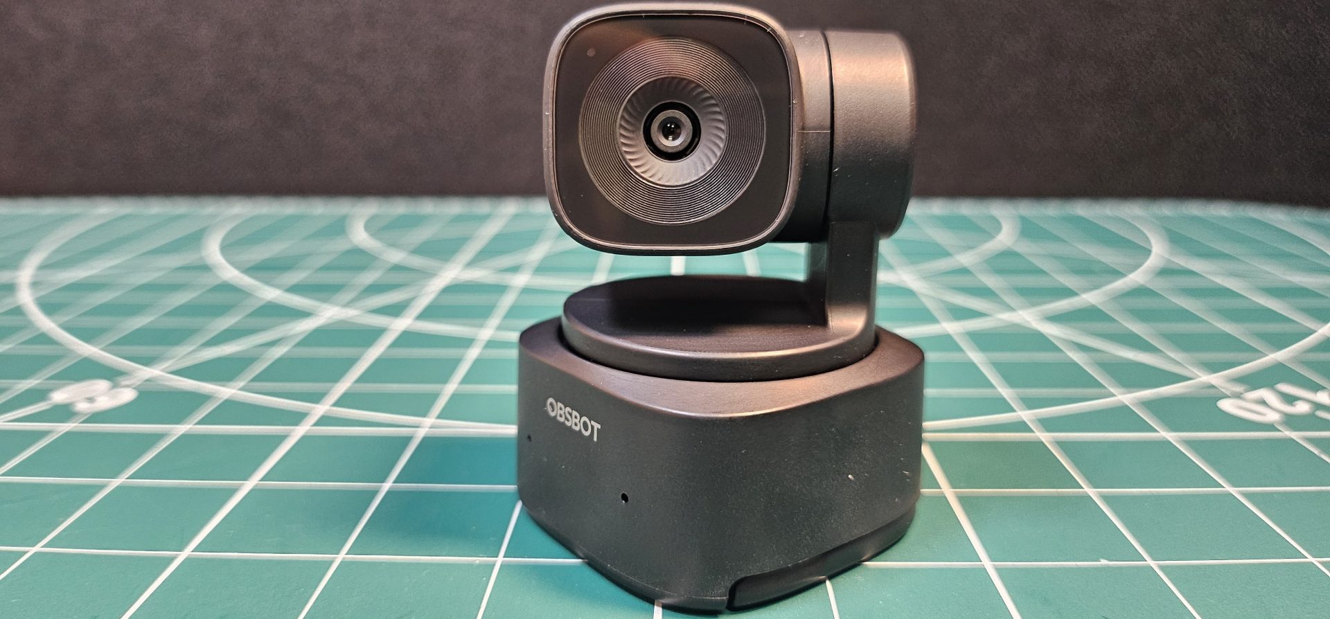 Обзор Obsbot Tiny SE — AI PTZ‑вебкамера для переговорных