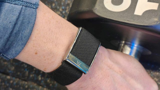 Обзор Whoop MG — премиальный трекер с платной подпиской