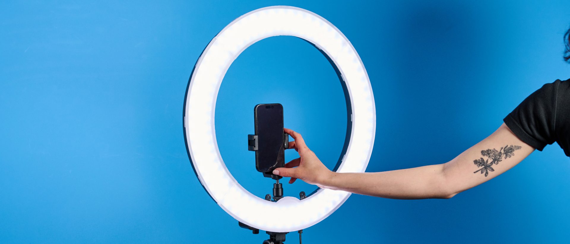 Обзор Neewer RL-18: мощная кольцевая лампа с недостатками