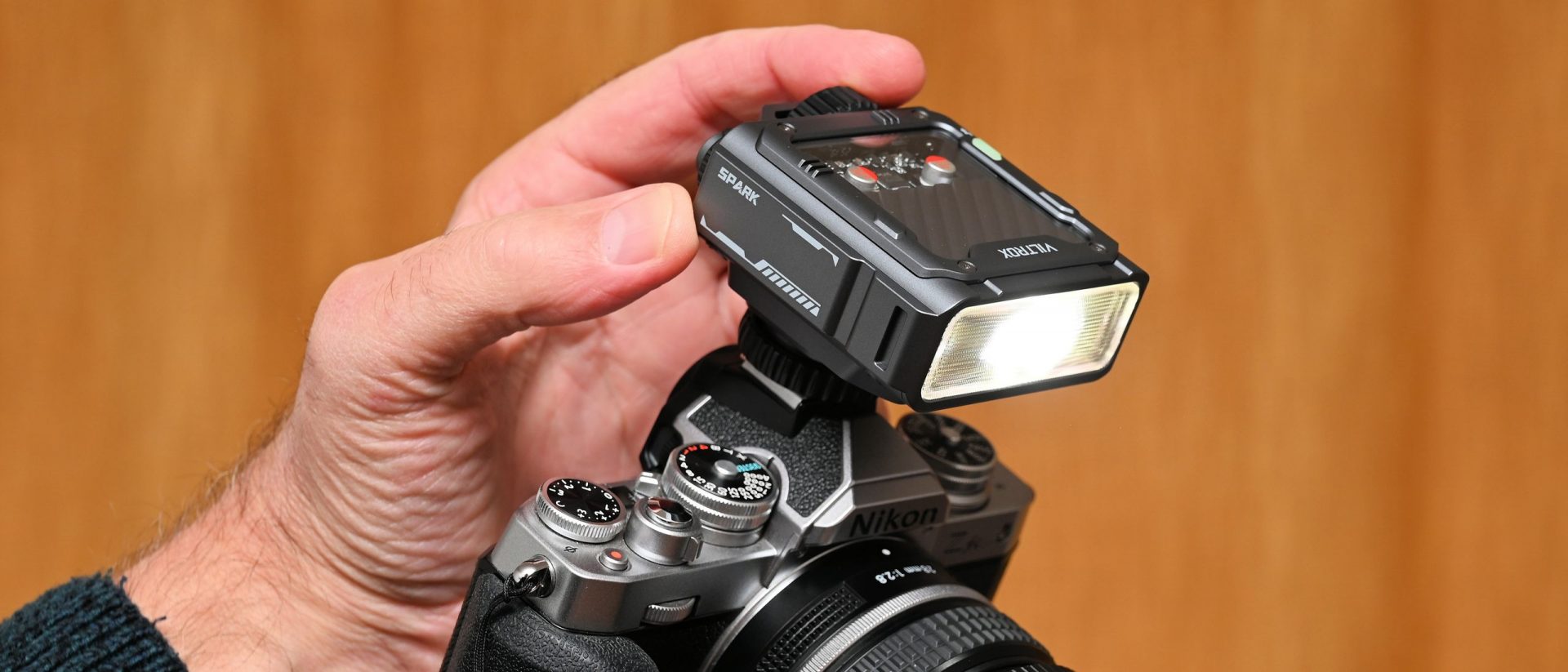 Обзор Viltrox Spark Z3: стильная и компактная TTL-вспышка