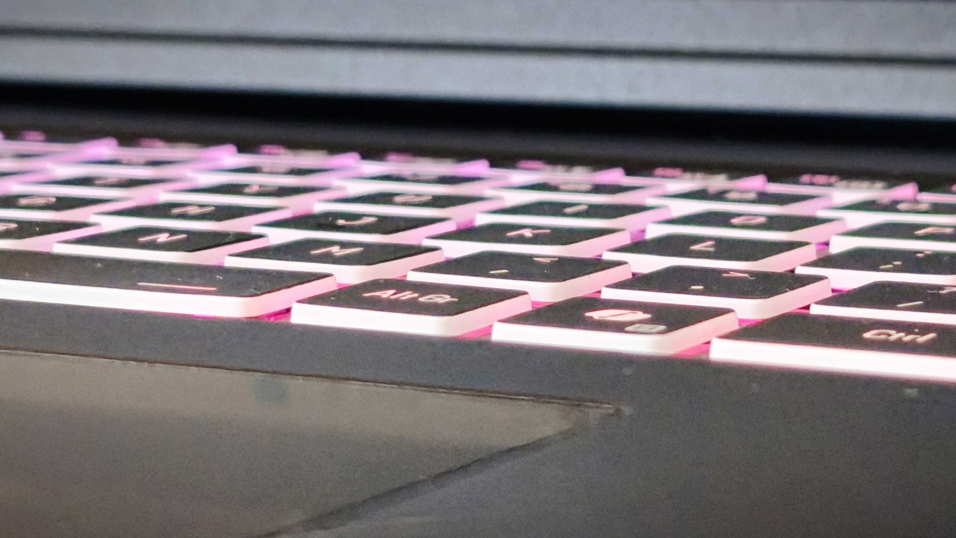 Обзор Overclockers Pinnacle — мощный игровой ноутбук картинка Overclockers Pinnacle