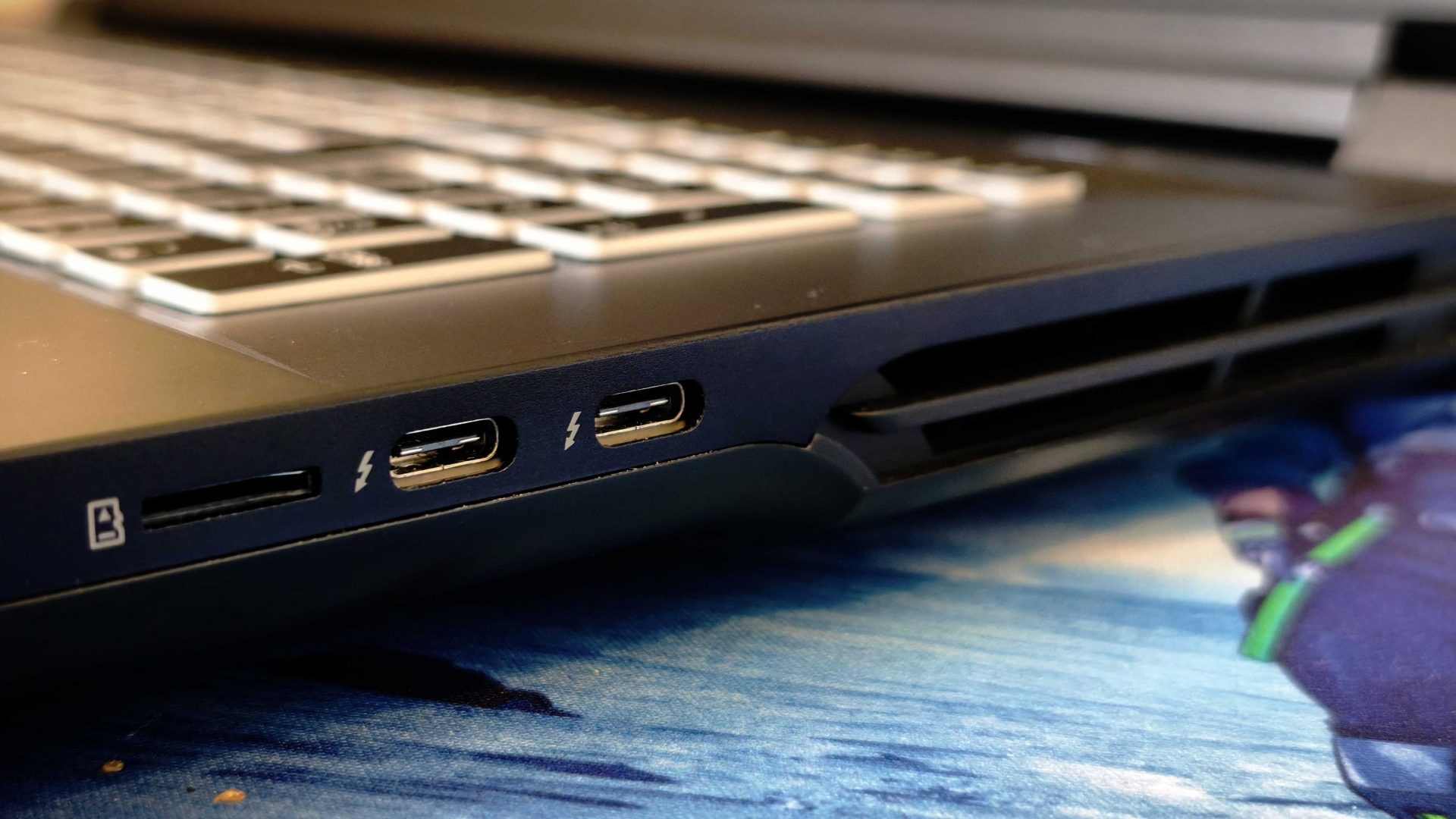 Обзор Overclockers Pinnacle — мощный игровой ноутбук картинка Overclockers Pinnacle