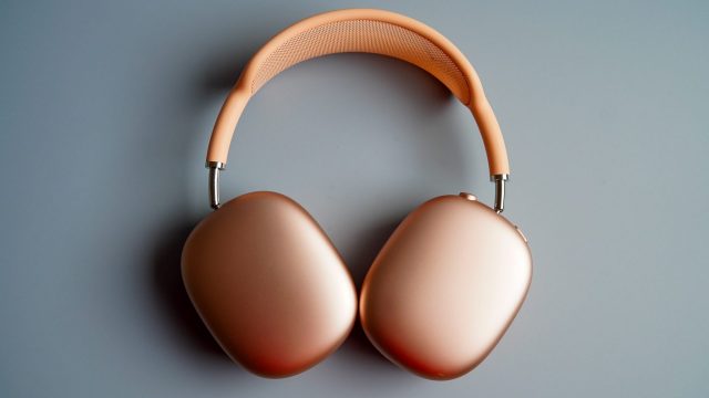 Обзор Apple AirPods Max: всё ещё лучшие наушники для iPhone