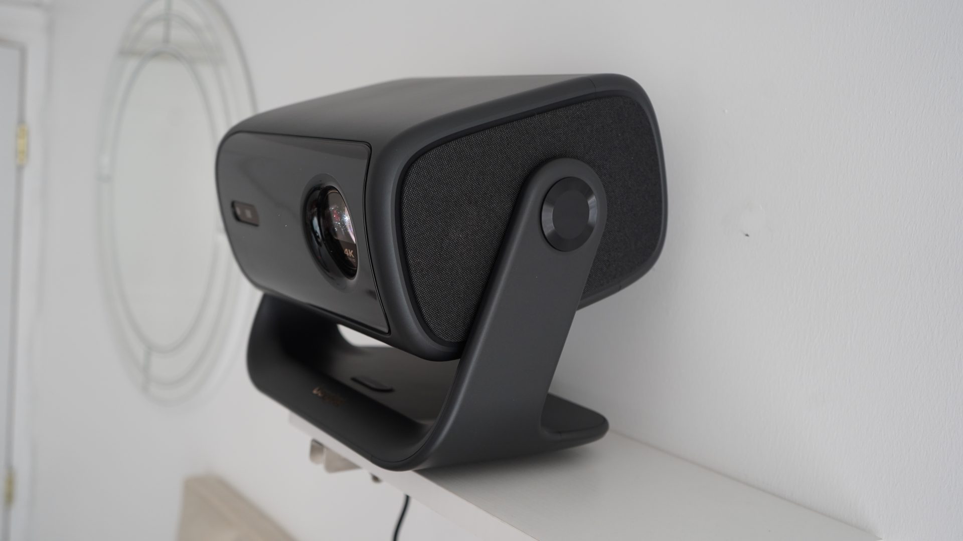 Обзор Dangbei MP1 MAX — яркий 4K-проектор для потолка картинка Dangbei MP1 MAX