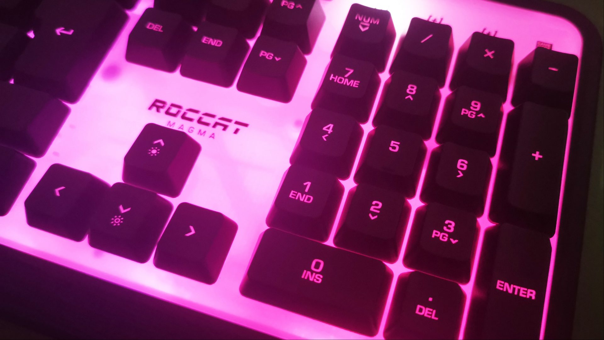 Обзор Roccat Magma — тихая мембранная клавиатура с RGB картинка Roccat Magma