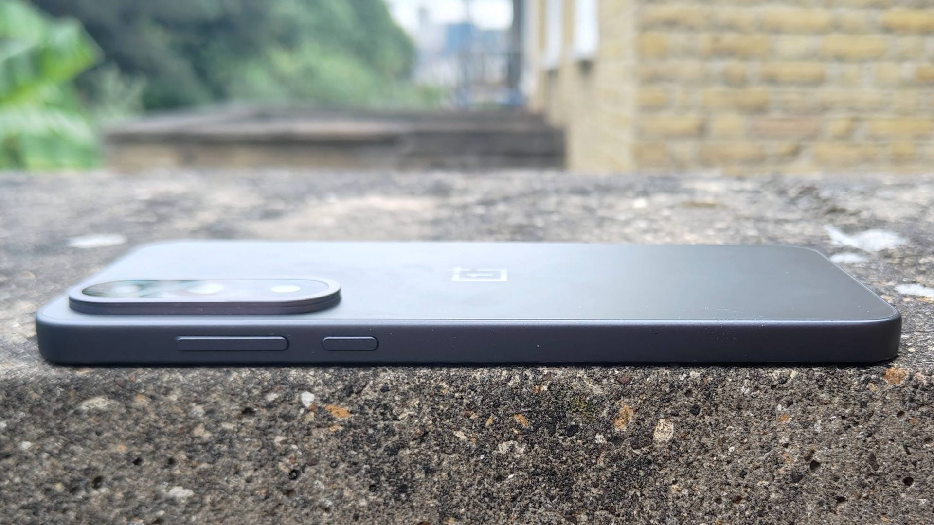 Обзор OnePlus Nord 5 — 144 Гц экран и Snapdragon 8s Gen 3 фото