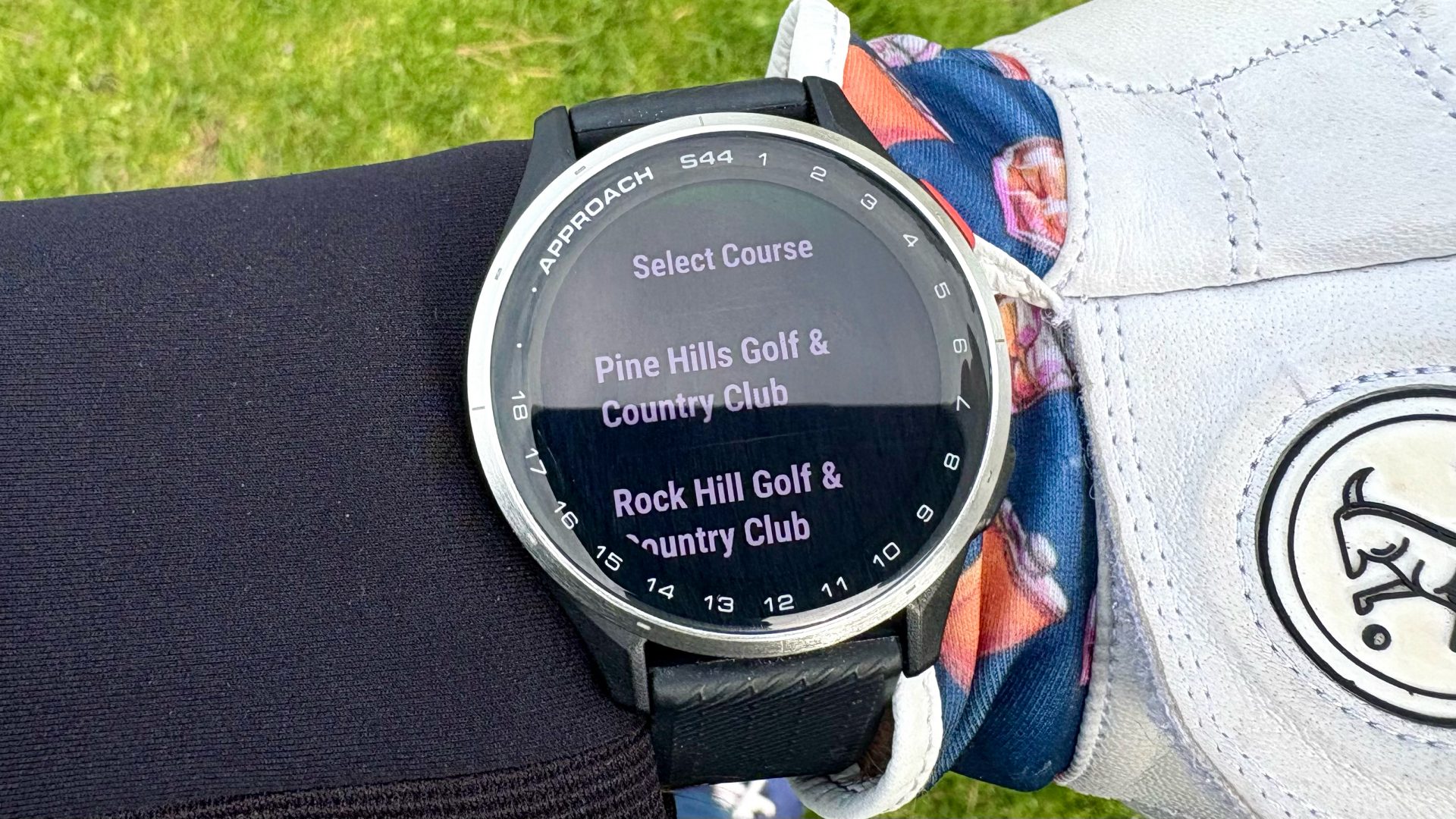 Обзор Garmin Approach S44: доступные часы для гольфистов картинка Garmin Approach S44