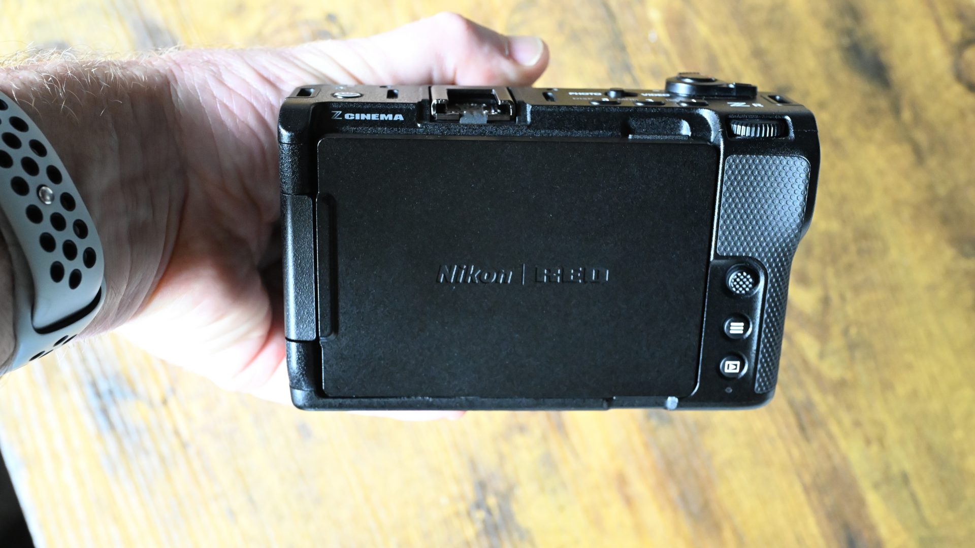 Обзор Nikon ZR — младший Red за разумные деньги картинка Nikon ZR