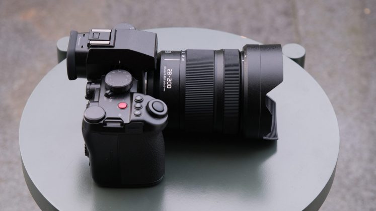 Lumix S 28-200mm f/4-7.1
