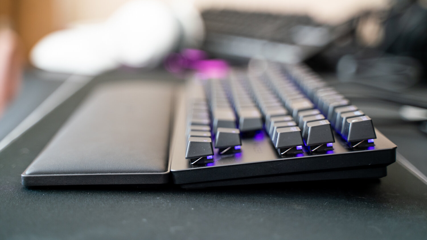 Обзор Razer Huntsman V2 TKL — тихая скорость 8 кГц, фланманская оптика картинка Razer Huntsman V2 TKL review