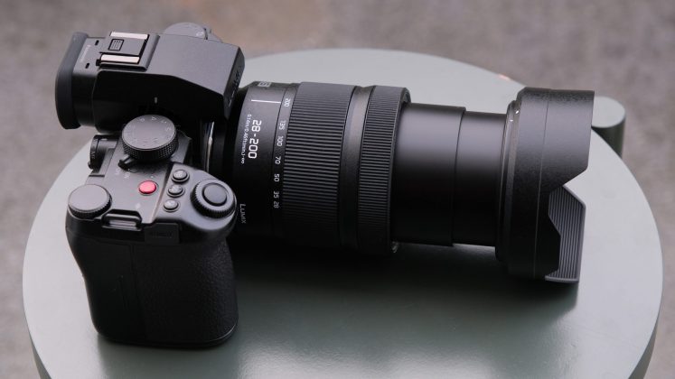 Lumix S 28-200mm f/4-7.1