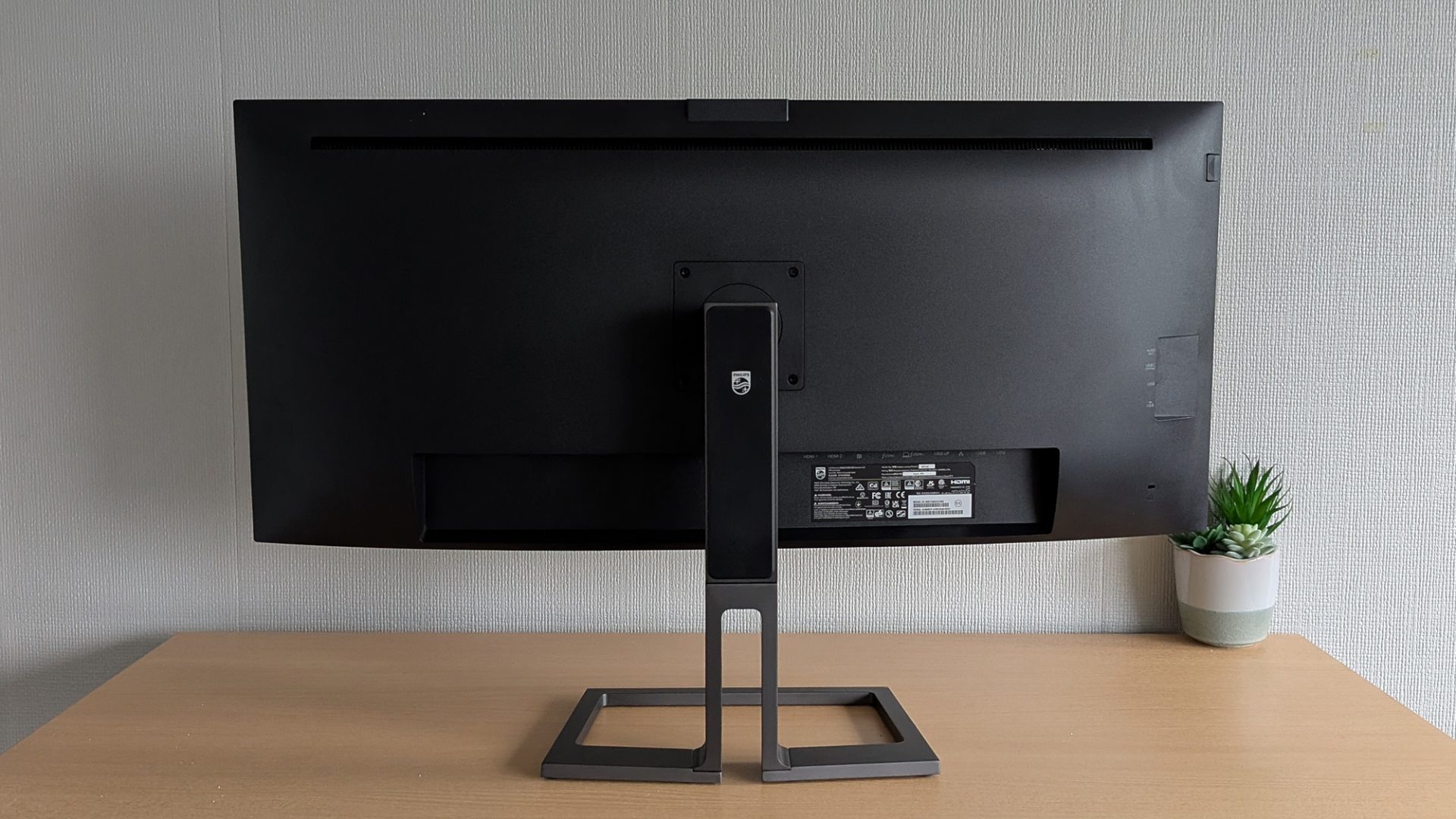 Обзор Philips 40B1U6903CH: 5K-монитор для продуктивной работы картинка Philips 40B1U6903CH