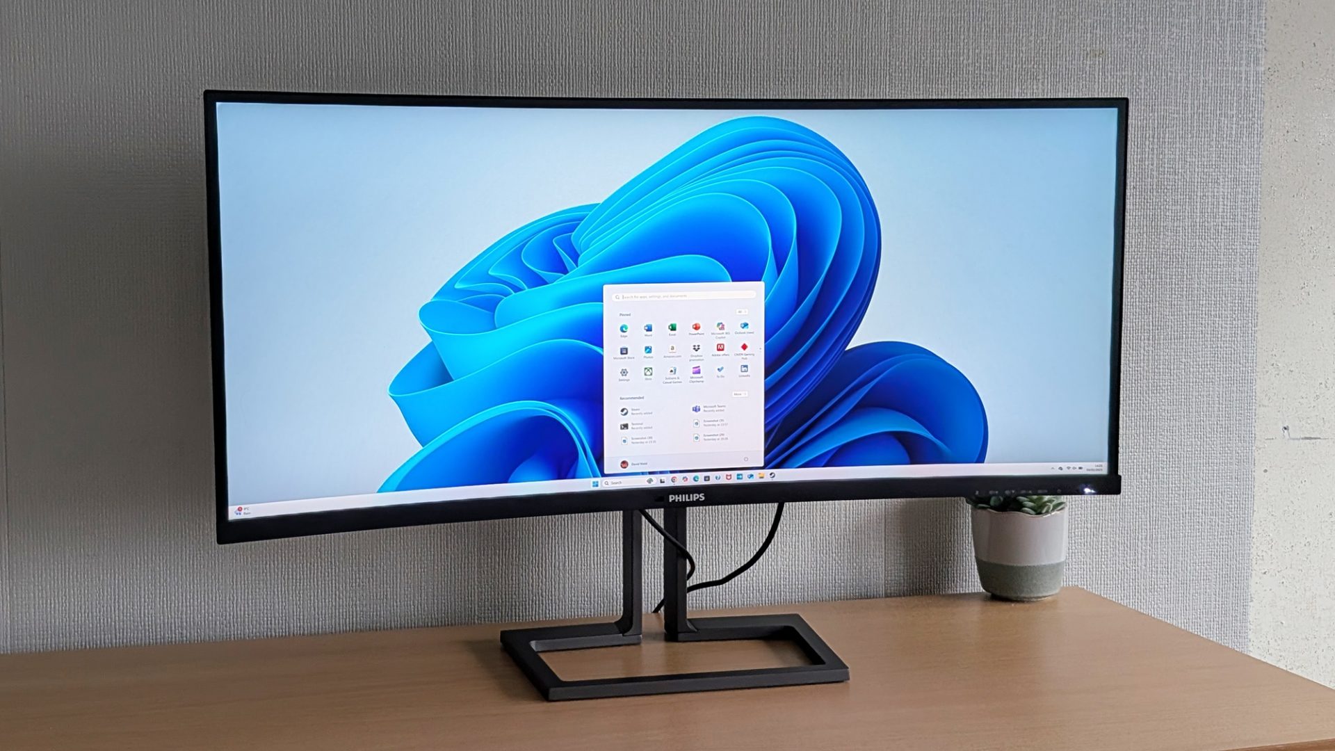 Обзор Philips 40B1U6903CH: 5K-монитор для продуктивной работы картинка Philips 40B1U6903CH