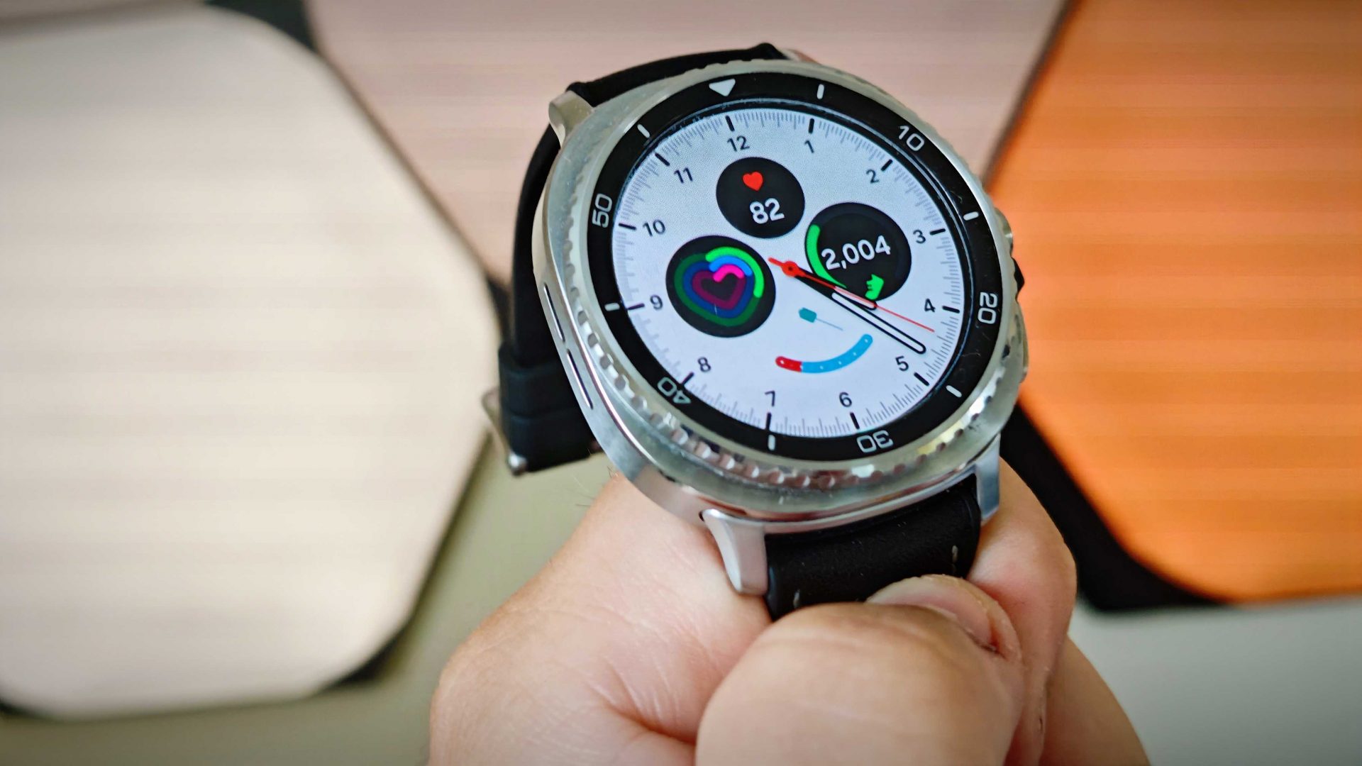 Обзор Samsung Galaxy Watch 8: часы, которые меняют мнение картинка Galaxy Watch 8 Classic
