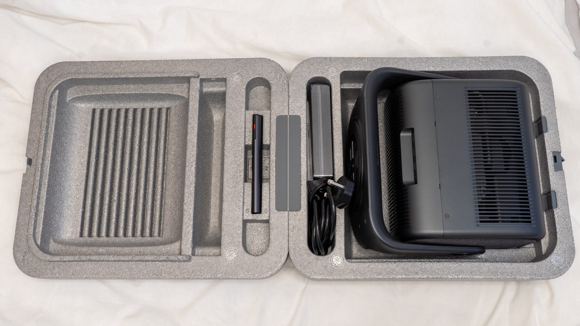 Обзор Dangbei MP1 MAX — яркий 4K-проектор для потолка картинка Dangbei MP1 MAX