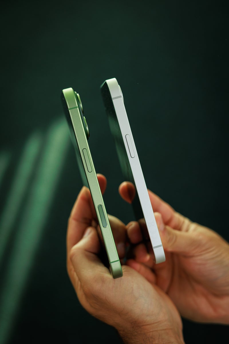 iPhone 17 против iPhone 16e: премиум против бюджетного iPhone картинка iPhone 17 против iPhone 16e