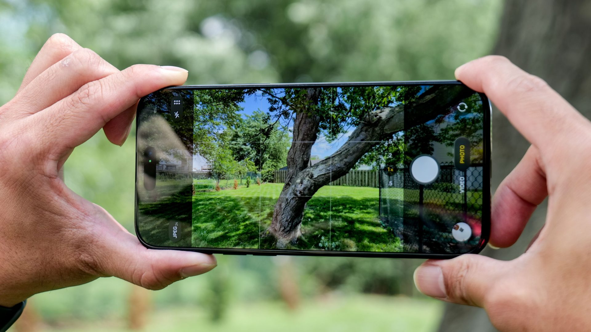 iOS 26 — Liquid Glass