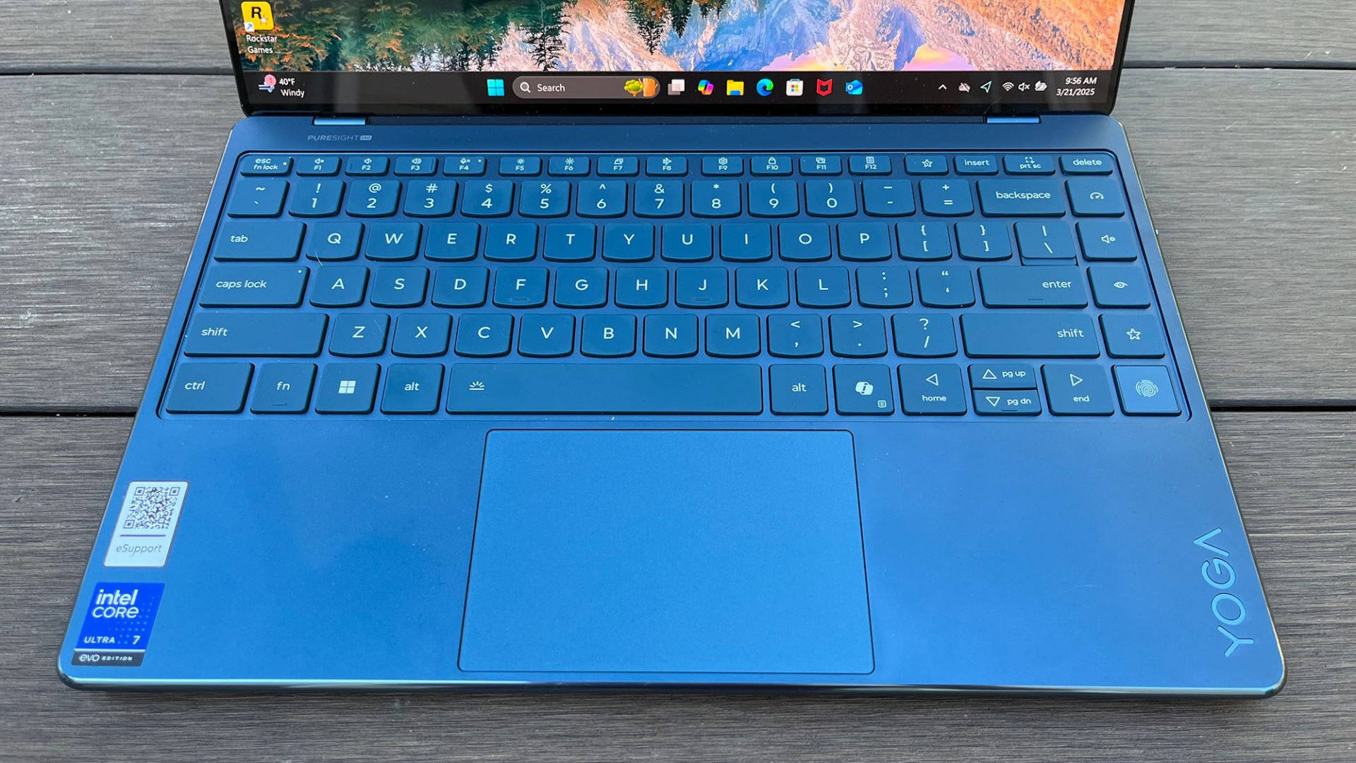 Lenovo Yoga Slim 9i впечатлил меня, несмотря на цену и отсутствие аудиоразъема фото