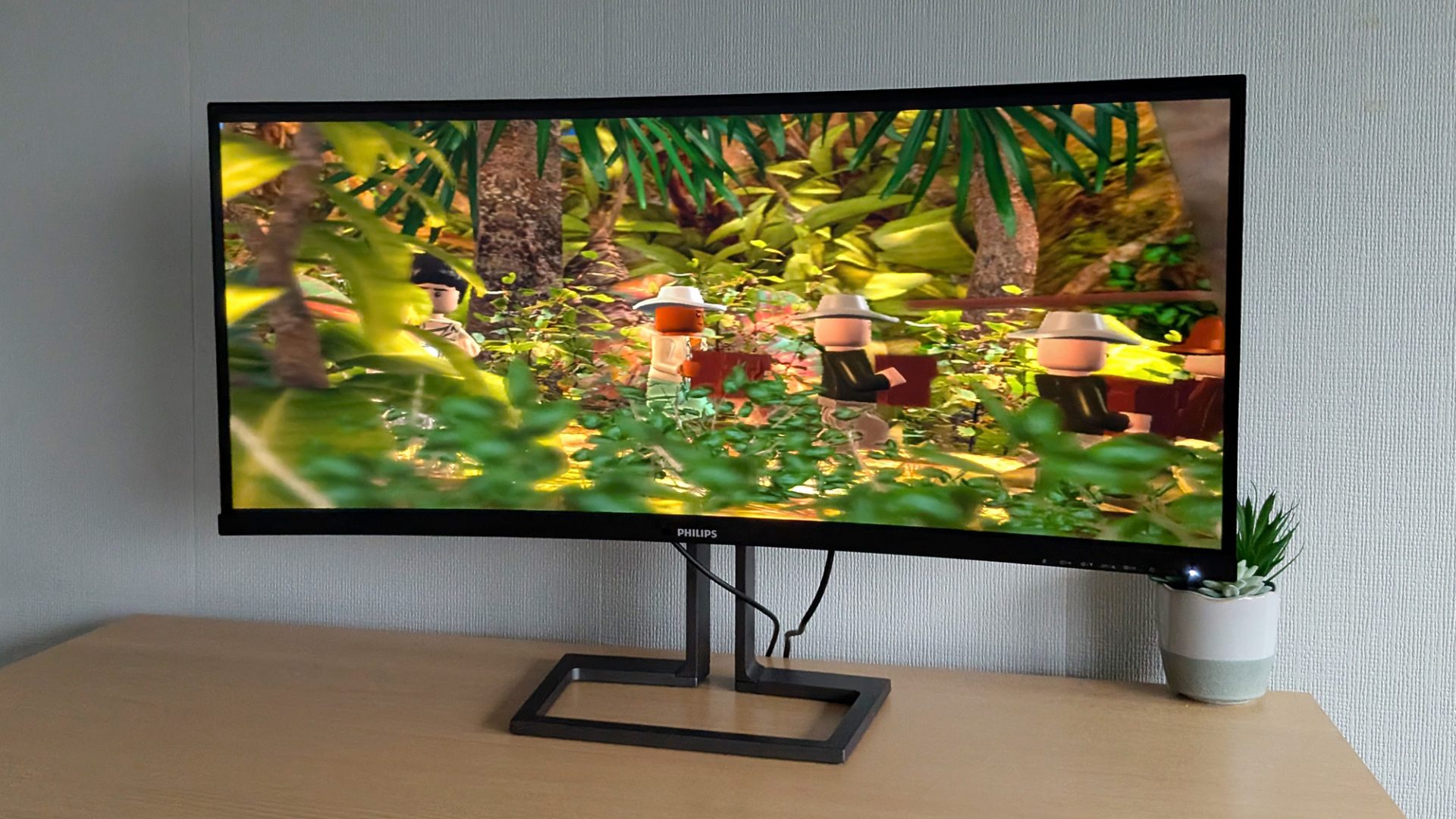 Обзор Philips 40B1U6903CH: 5K-монитор для продуктивной работы картинка Philips 40B1U6903CH