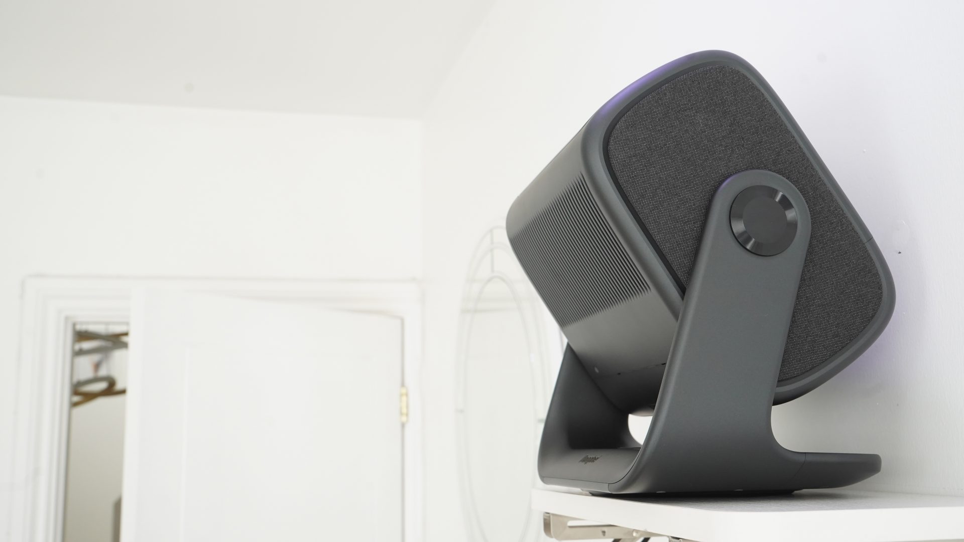 Обзор Dangbei MP1 MAX — яркий 4K-проектор для потолка картинка Dangbei MP1 MAX