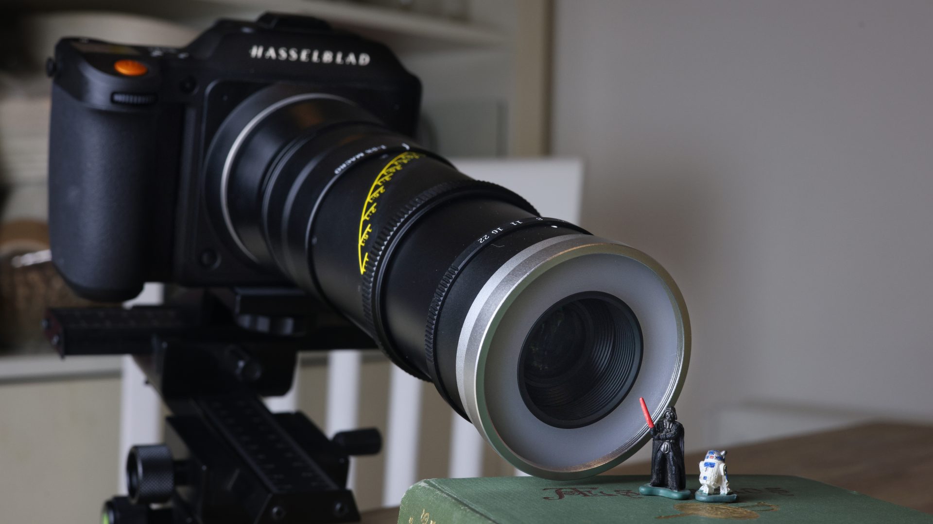 Zhongyi Mitakon 55mm f/2.8 1-5x Macro