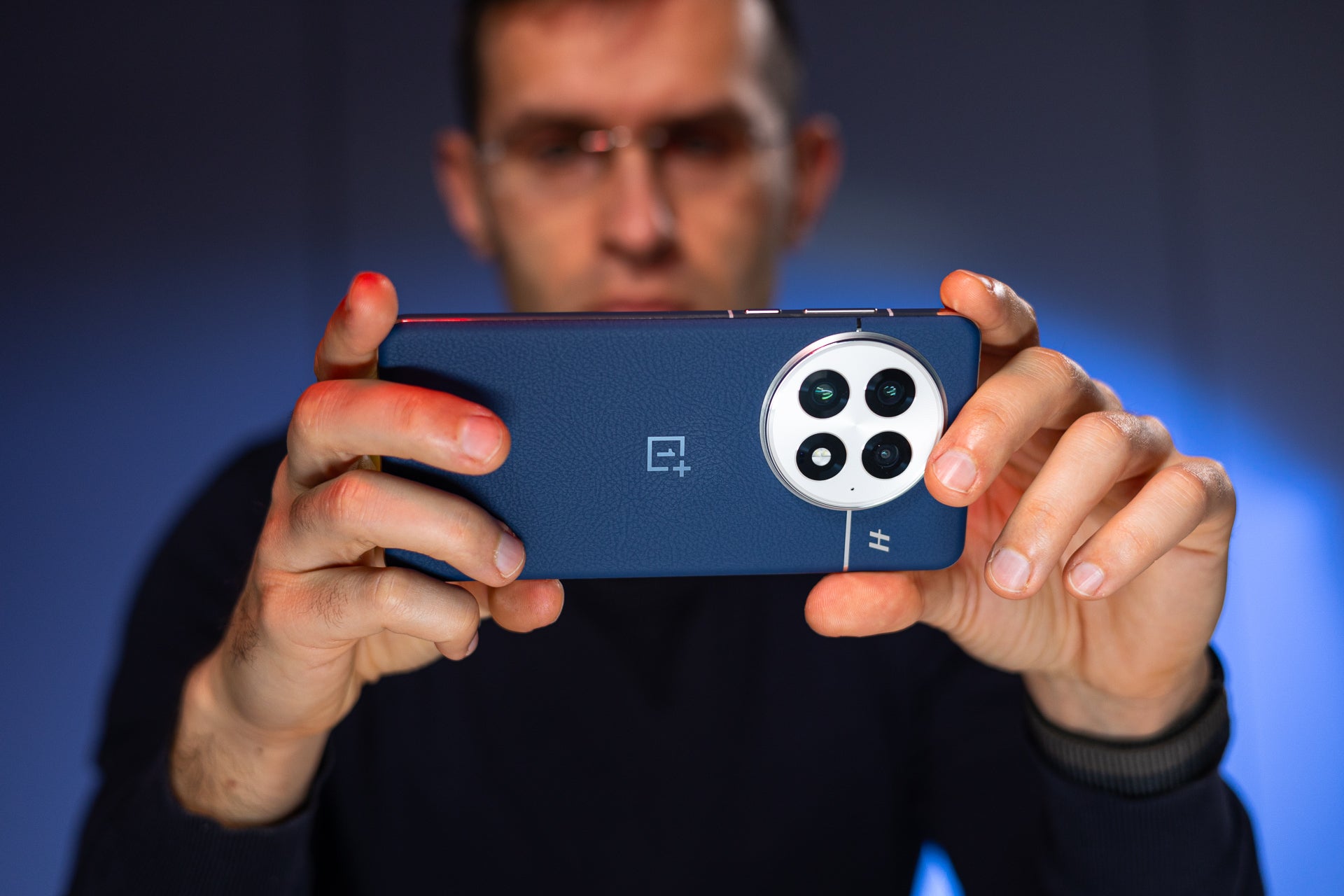 Чего ждать от OnePlus 15? Все слухи о дизайне, камере и дате выхода картинка Чего ждать от OnePlus 15? Все слухи о дизайне, камере и дате выхода