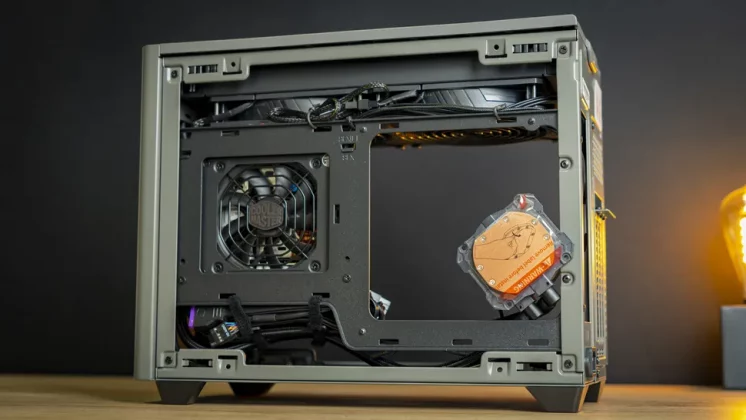 Cooler Master NR200P Max-11