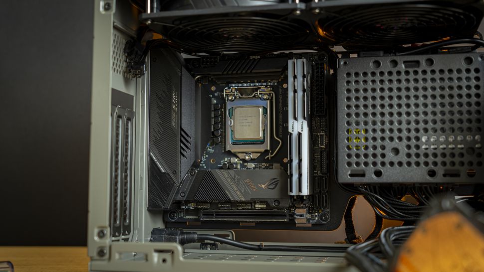 Cooler Master NR200P Max-14