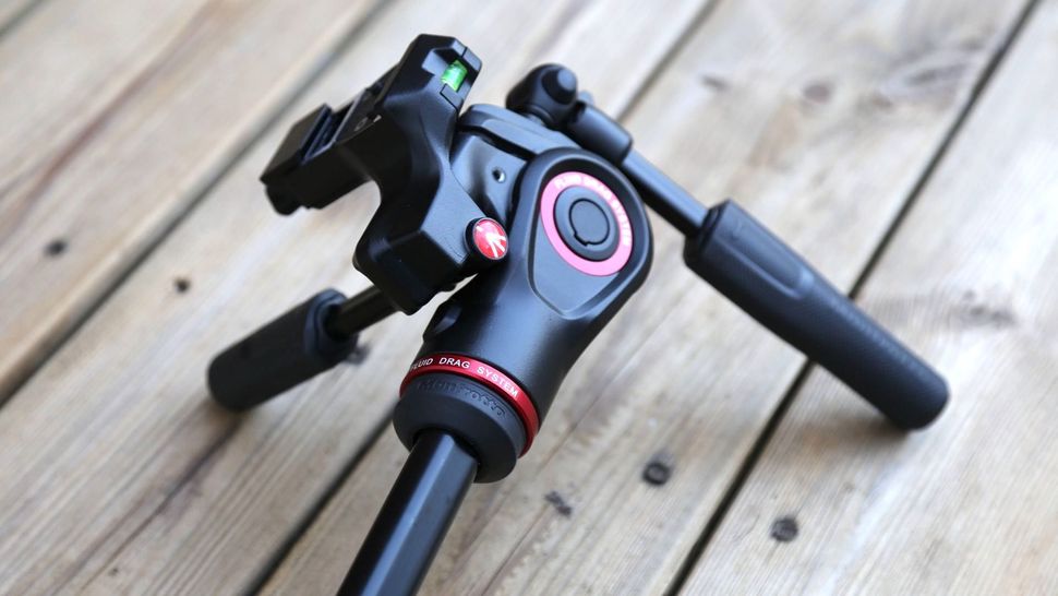 Штативные головки 3D: обзор моделей с наклоном картинка Manfrotto Befree-2