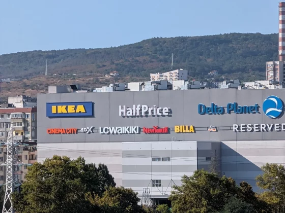 Pixel 10 против iPhone 16