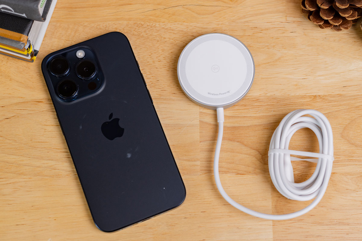 беспроводные зарядки MagSafe для iPhone