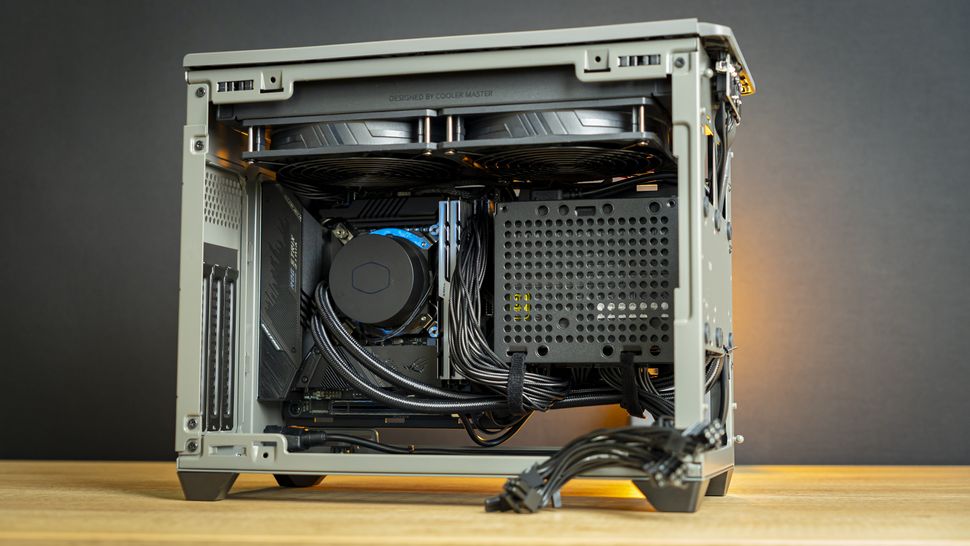 Cooler Master NR200P Max-18