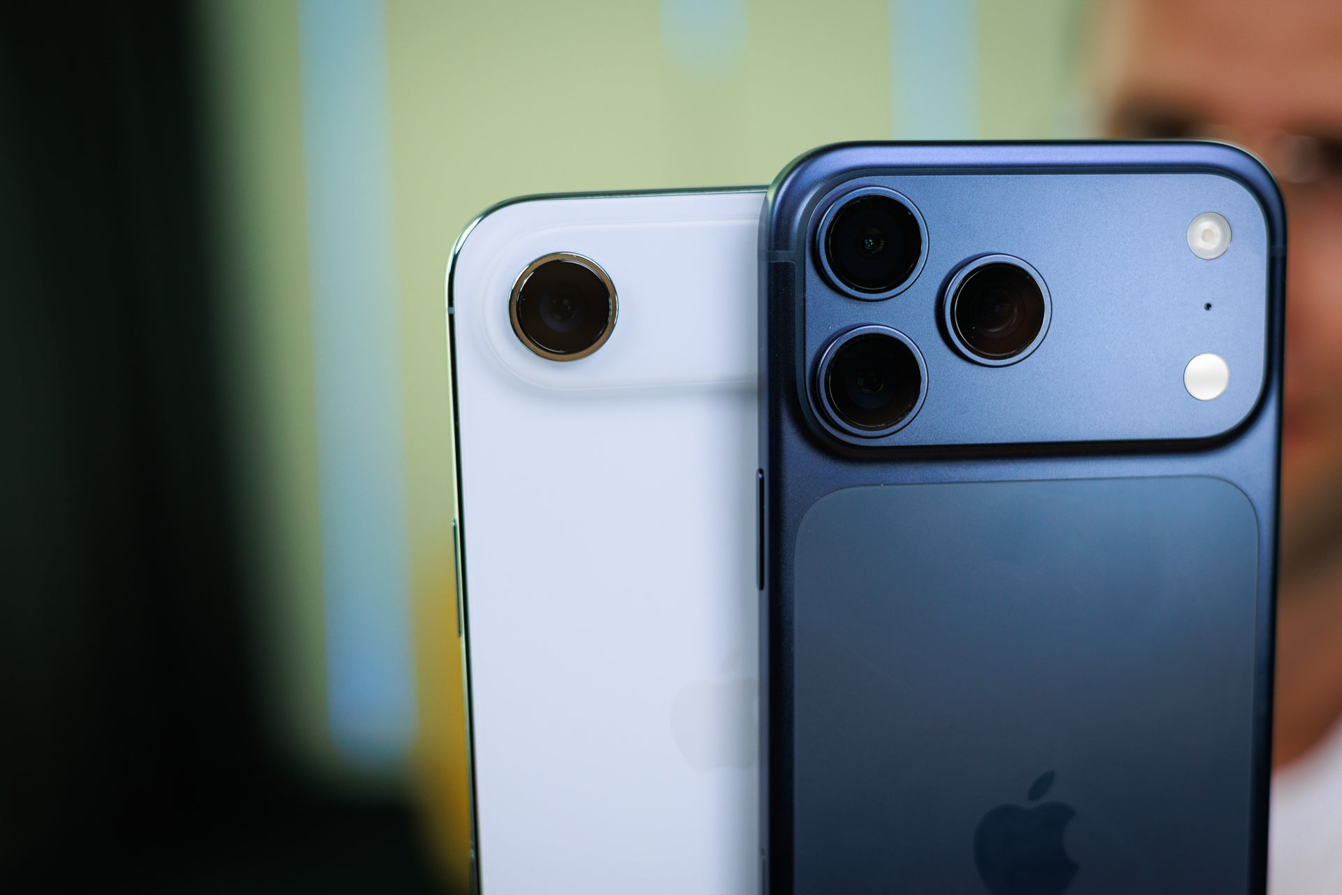 iPhone Air против 17 Pro Max