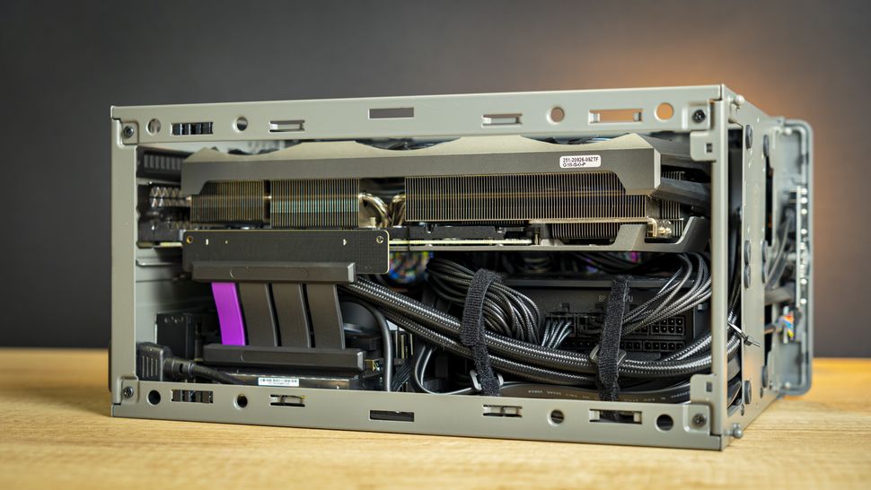 Cooler Master NR200P Max-22