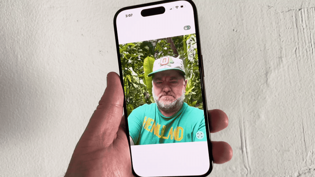 iOS 26 — Liquid Glass