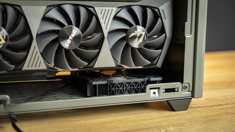 Cooler Master NR200P Max-23