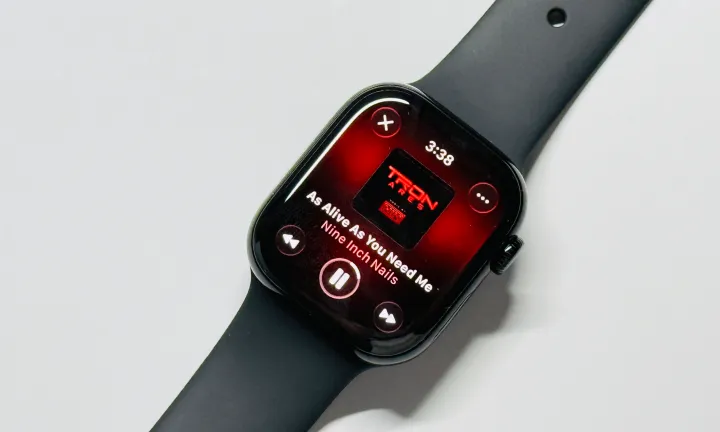 Обзор Apple Watch Series 11: пользуюсь на протяжении 24 часов картинка 24 часа с Apple Watch Series 11 неожиданные возможности