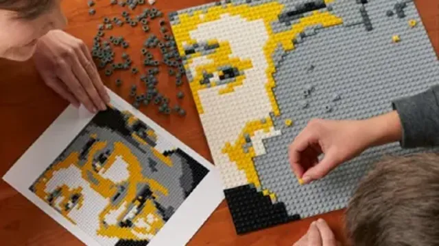Создатель мозаики Lego